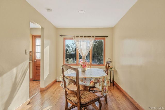 21 Valleywood Drive, Huntington Station, NY 11746