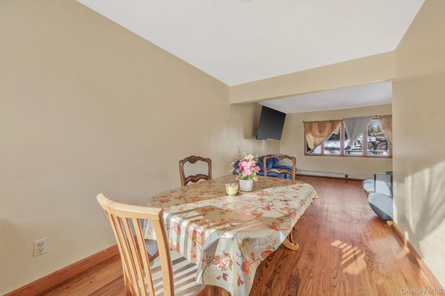 21 Valleywood Drive, Huntington Station, NY 11746