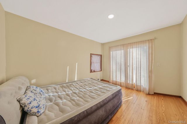 21 Valleywood Drive, Huntington Station, NY 11746