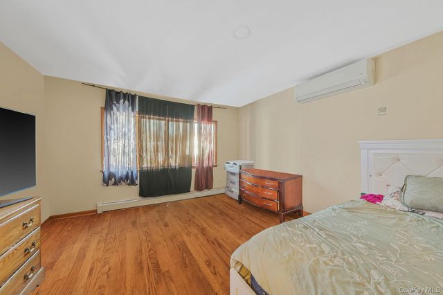 21 Valleywood Drive, Huntington Station, NY 11746