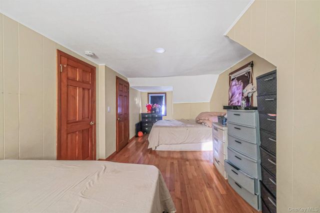 21 Valleywood Drive, Huntington Station, NY 11746