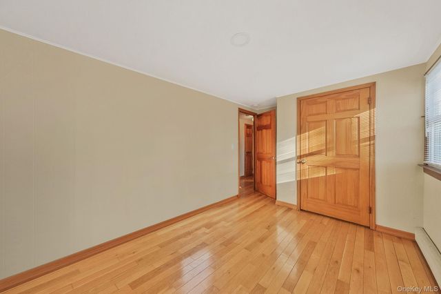 21 Valleywood Drive, Huntington Station, NY 11746