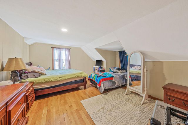 21 Valleywood Drive, Huntington Station, NY 11746