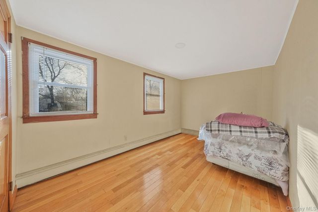 21 Valleywood Drive, Huntington Station, NY 11746