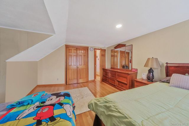 21 Valleywood Drive, Huntington Station, NY 11746