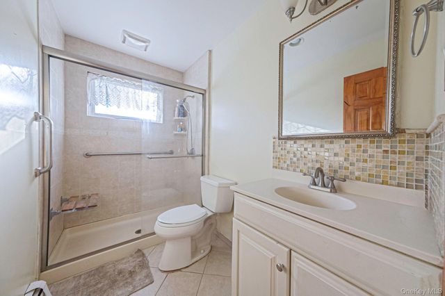 21 Valleywood Drive, Huntington Station, NY 11746