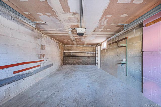 21 Valleywood Drive, Huntington Station, NY 11746