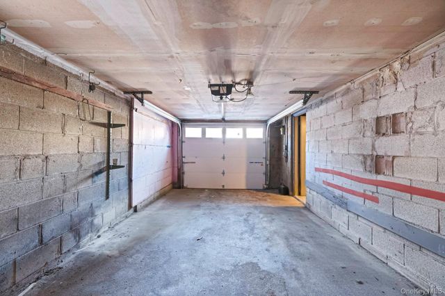 21 Valleywood Drive, Huntington Station, NY 11746