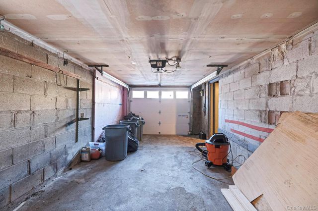 21 Valleywood Drive, Huntington Station, NY 11746