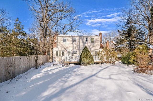 21 Valleywood Drive, Huntington Station, NY 11746