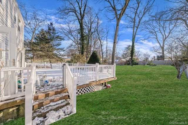 21 Valleywood Drive, Huntington Station, NY 11746