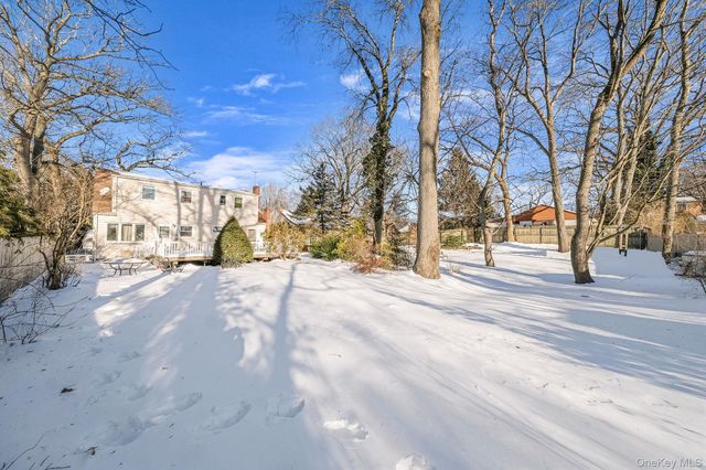 21 Valleywood Drive, Huntington Station, NY 11746