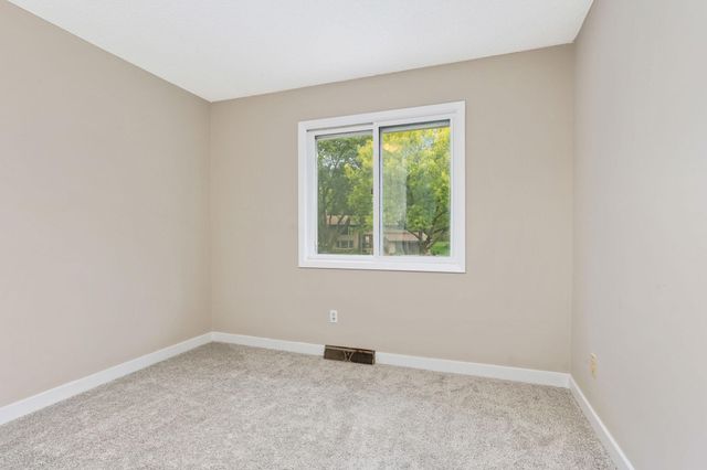 8616 Windward Circle, Eden Prairie, MN 55344