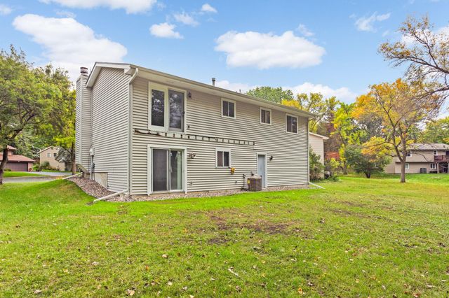 8616 Windward Circle, Eden Prairie, MN 55344