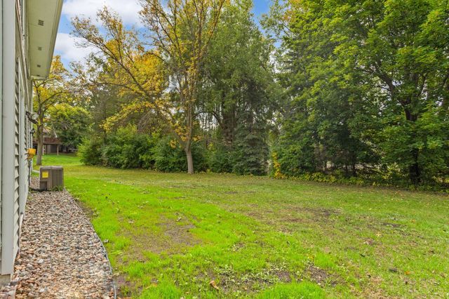 8616 Windward Circle, Eden Prairie, MN 55344