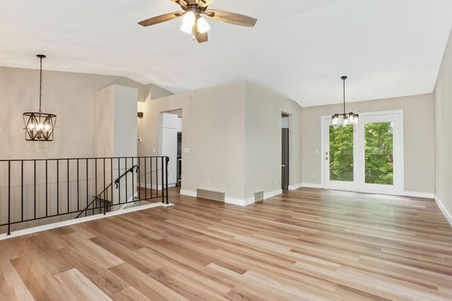 8616 Windward Circle, Eden Prairie, MN 55344