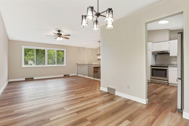 8616 Windward Circle, Eden Prairie, MN 55344