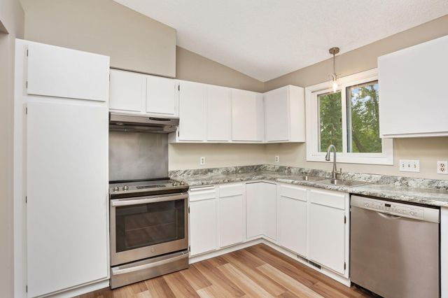 8616 Windward Circle, Eden Prairie, MN 55344