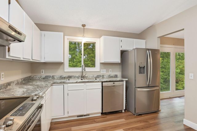 8616 Windward Circle, Eden Prairie, MN 55344