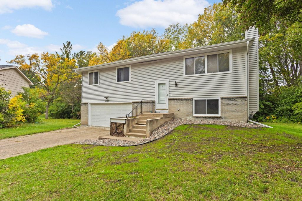 8616 Windward Circle, Eden Prairie, MN 55344