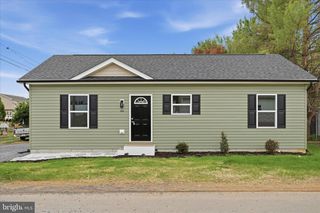 304 EAST 11TH AVE, Ranson, WV 25438