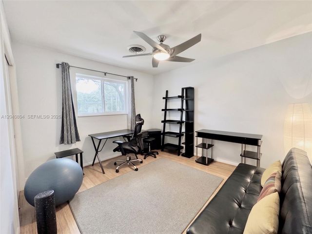 3800 W Park Rd, Hollywood, FL 33021