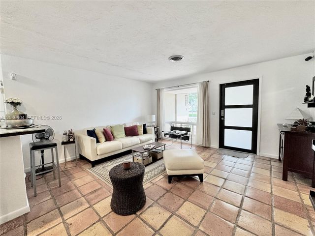 3800 W Park Rd, Hollywood, FL 33021