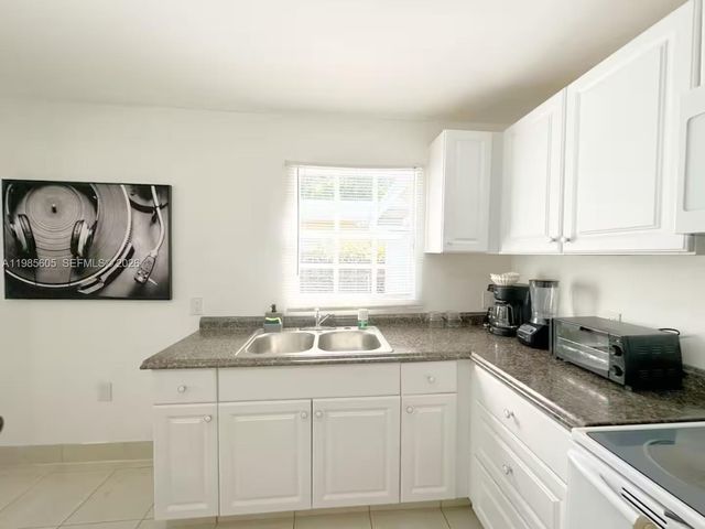 412 NW 95th St, Miami, FL 33150