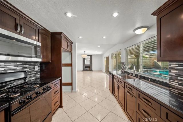 20456 Calhaven, Saugus, CA 91390