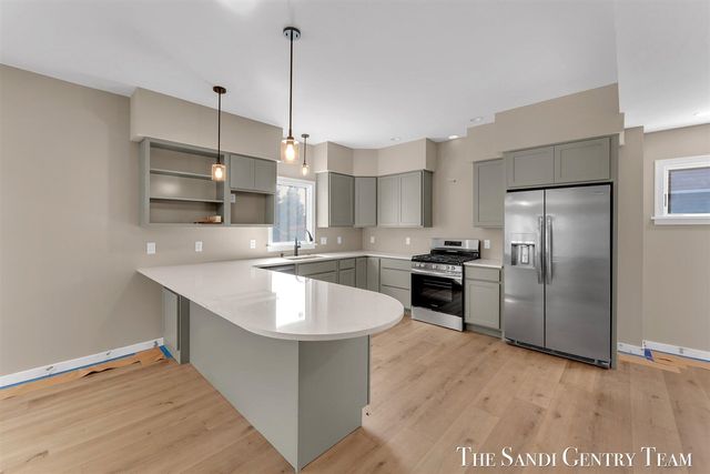 1034 Arlington Avenue, Grand Haven, MI 49417