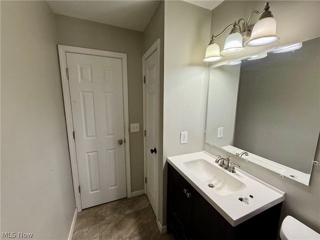 1128 Oakwood Drive, Vermilion, OH 44089
