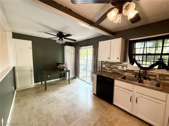 1128 Oakwood Drive, Vermilion, OH 44089