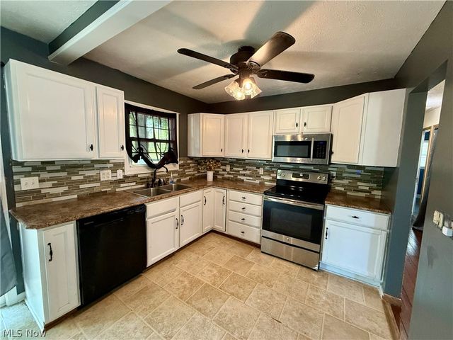 1128 Oakwood Drive, Vermilion, OH 44089