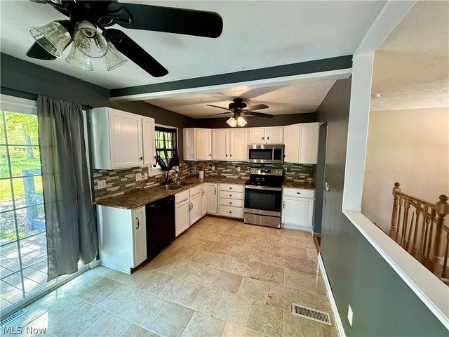1128 Oakwood Drive, Vermilion, OH 44089