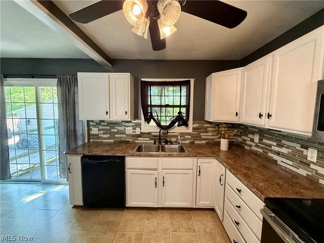1128 Oakwood Drive, Vermilion, OH 44089