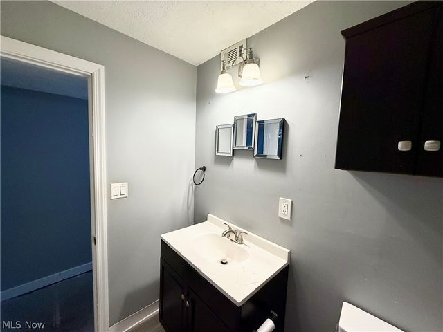 1128 Oakwood Drive, Vermilion, OH 44089