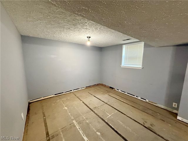 1128 Oakwood Drive, Vermilion, OH 44089