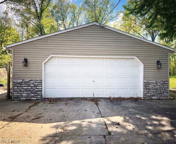 1128 Oakwood Drive, Vermilion, OH 44089