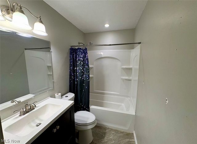 1128 Oakwood Drive, Vermilion, OH 44089