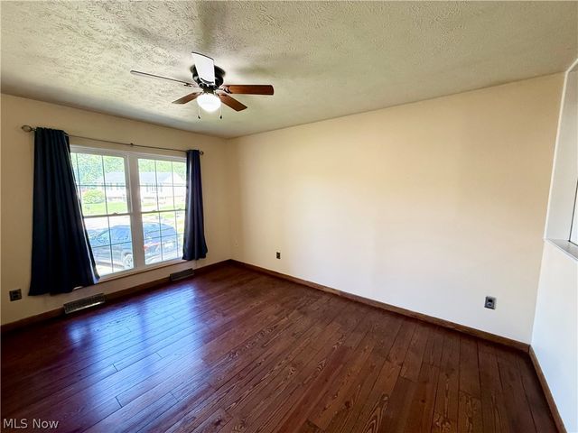 1128 Oakwood Drive, Vermilion, OH 44089
