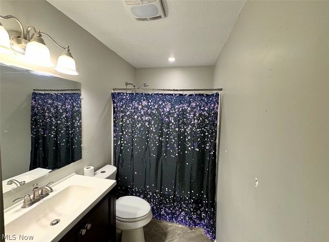 1128 Oakwood Drive, Vermilion, OH 44089