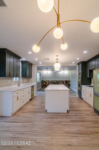 815 E Vía Lucitas, Tucson, AZ 85718