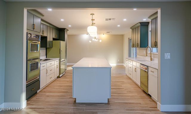 815 E Vía Lucitas, Tucson, AZ 85718