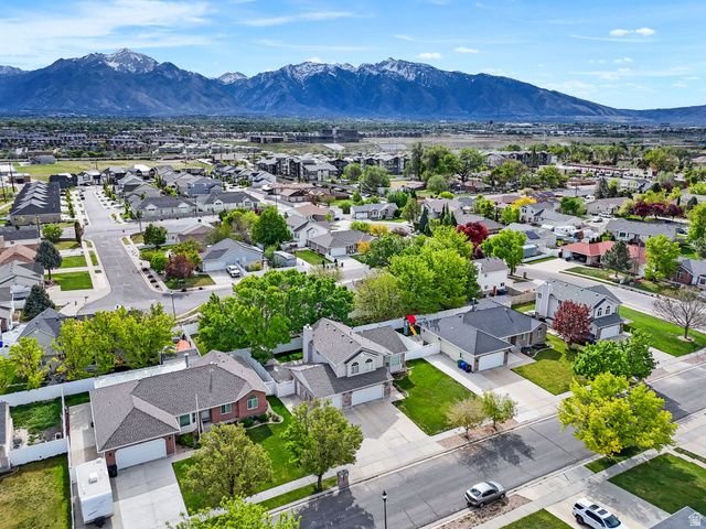 7629 S KINGS BRIDGE DR, West Jordan, UT 84084