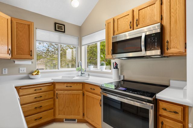 7629 S KINGS BRIDGE DR, West Jordan, UT 84084