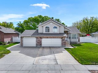 7629 S KINGS BRIDGE DR, West Jordan, UT 84084