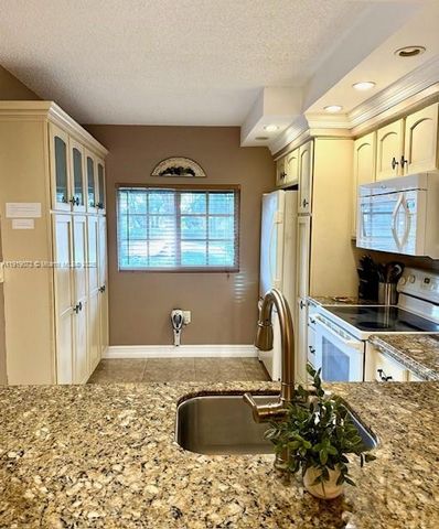 4000 Crystal Lake Dr 112, Deerfield Beach, FL 33064