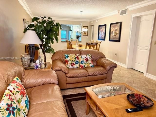 4000 Crystal Lake Dr 112, Deerfield Beach, FL 33064