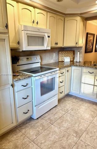 4000 Crystal Lake Dr 112, Deerfield Beach, FL 33064