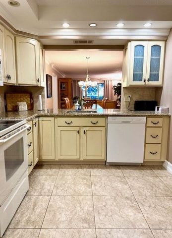 4000 Crystal Lake Dr 112, Deerfield Beach, FL 33064